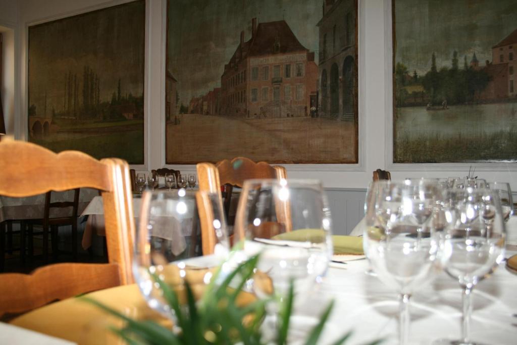 Logis Hostellerie Bressane Saint-Germain-du-Bois Buitenkant foto