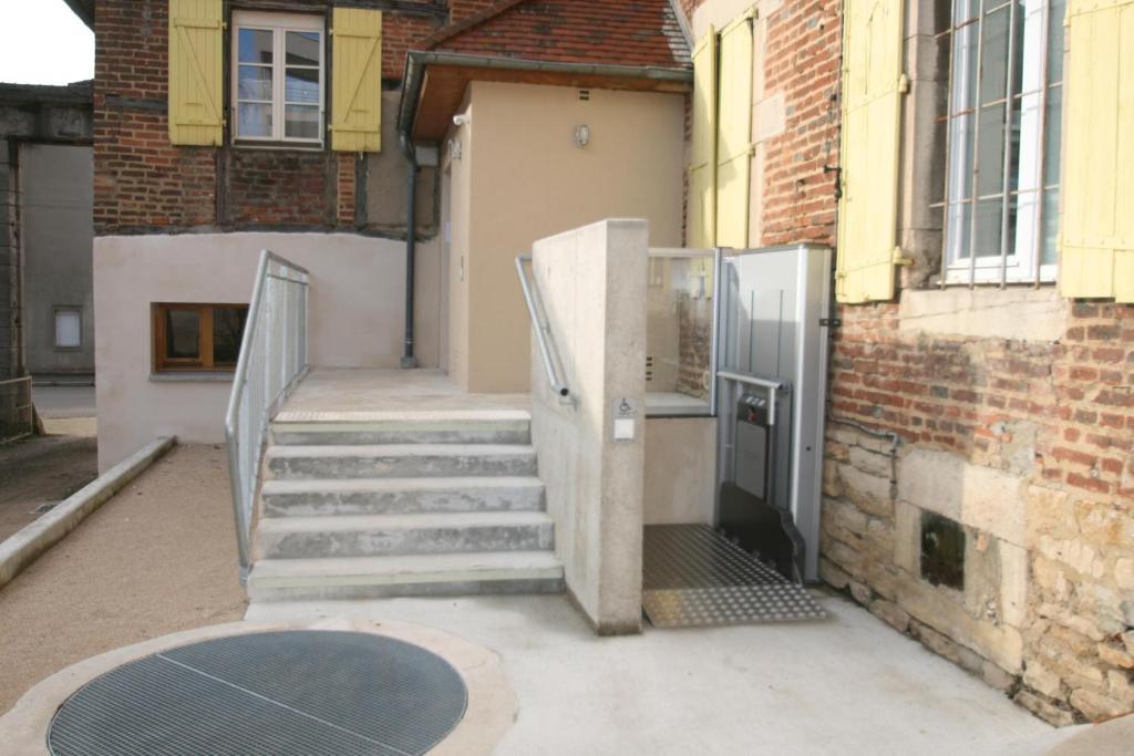 Logis Hostellerie Bressane Saint-Germain-du-Bois Buitenkant foto